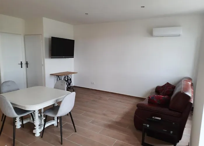 La Clef Des Champs Perrine Tatil Evi